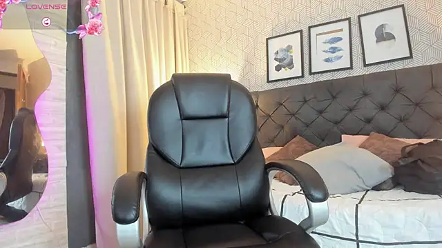 sophie  blare online show from September 27, 2025, 8:03 pm