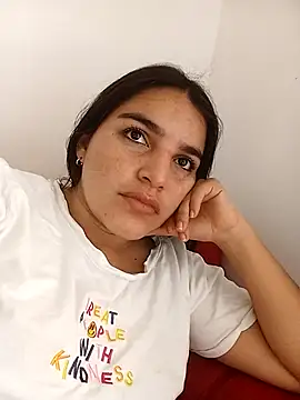 chloe 90 online show from September 29, 2025, 4:34 pm