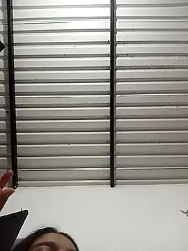 chloe 90 online show from November 26, 2025, 12:33 am