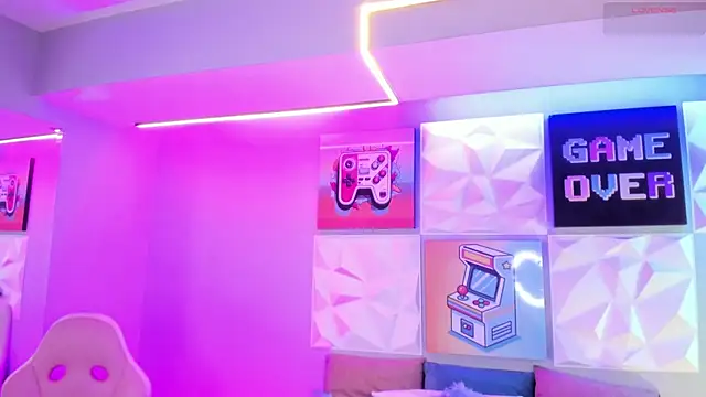 Snapshot of LindaWz_ chatting on November 19, 2025, 4:23 am LindaWz online show from November 19, 2025, 4:23 am