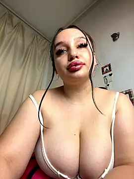 Snapshot of curvybombb chatting on September 26, 2025, 12:42 pm curvybombb online show from September 26, 2025, 12:42 pm