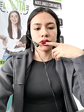 CHARLOTTE  05 online show from November 11, 2025, 12:38 pm