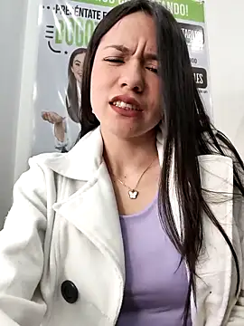 CHARLOTTE  05 online show from November 27, 2025, 12:07 pm