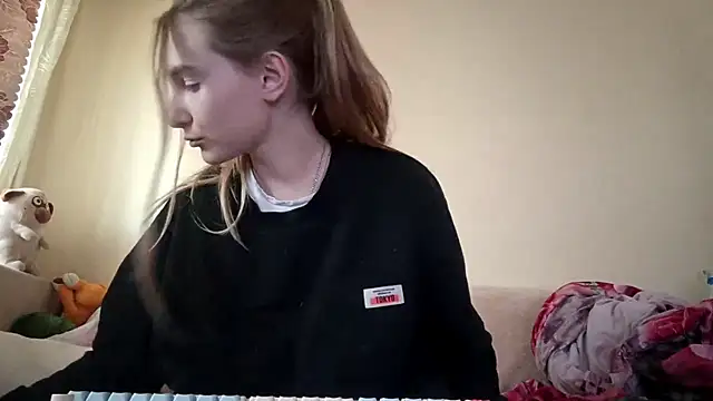 Nymera flare online show from October 1, 2025, 5:57 am