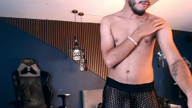 Boss Domiinator online show from September 19, 2025, 3:13 pm