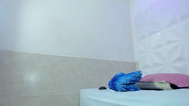 Aisha farah online show from September 13, 2025, 2:39 pm