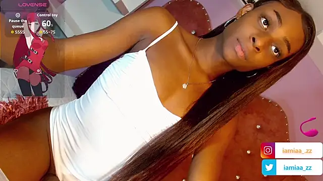 MariahMendezz online show from November 25, 2025, 7:36 pm