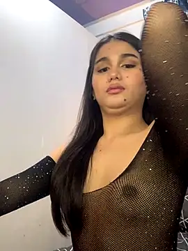 AngelHille online show from September 22, 2025, 1:57 pm