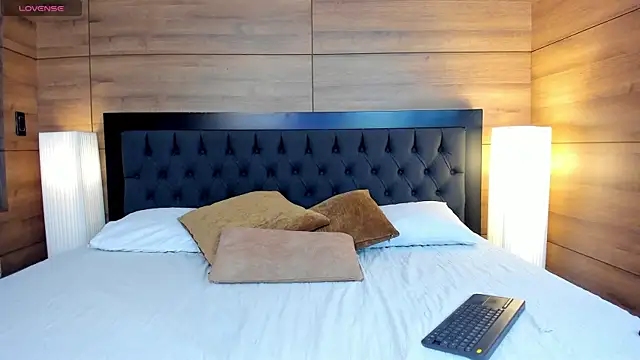 Snapshot of Roseaurora chatting on April 1, 2026, 12:28 pm Roseaurora online show from April 1, 2026, 12:28 pm