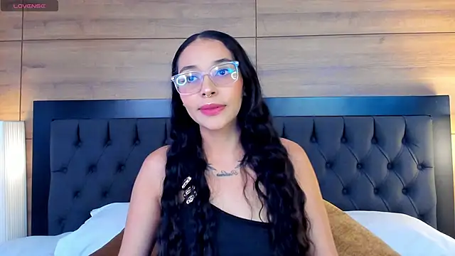 Snapshot of Roseaurora chatting on April 5, 2026, 12:24 pm Roseaurora online show from April 5, 2026, 12:24 pm