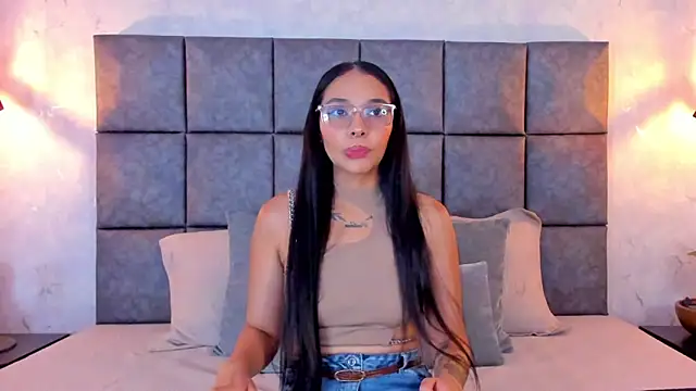 Snapshot of Roseaurora chatting on April 10, 2026, 12:21 pm Roseaurora online show from April 10, 2026, 12:21 pm