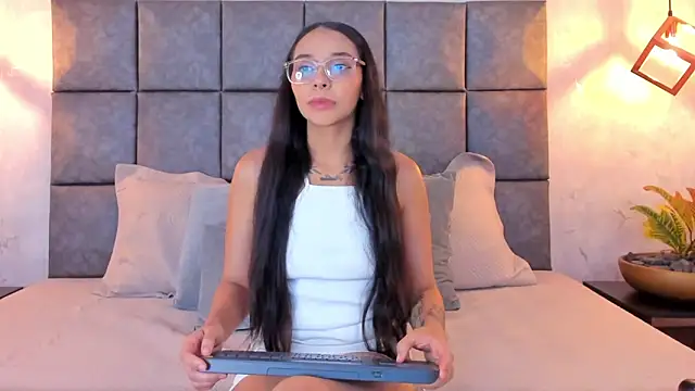 Snapshot of Roseaurora chatting on April 12, 2026, 11:48 am Roseaurora online show from April 12, 2026, 11:48 am