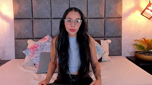 Snapshot of Roseaurora chatting on June 18, 2026, 10:52 am Roseaurora online show from June 18, 2026, 10:52 am