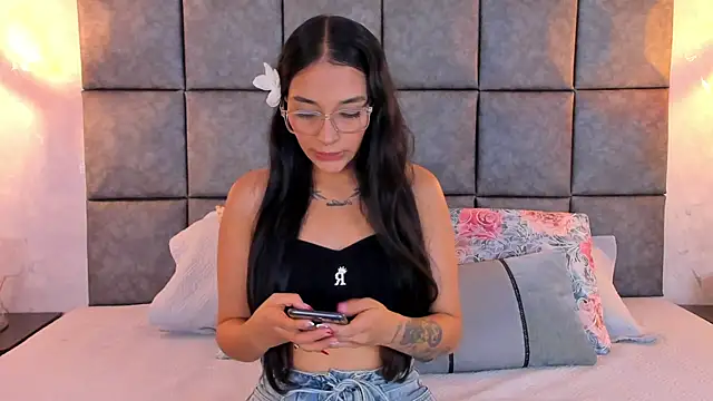 Snapshot of Roseaurora chatting on July 6, 2026, 11:18 am Roseaurora online show from July 6, 2026, 11:18 am