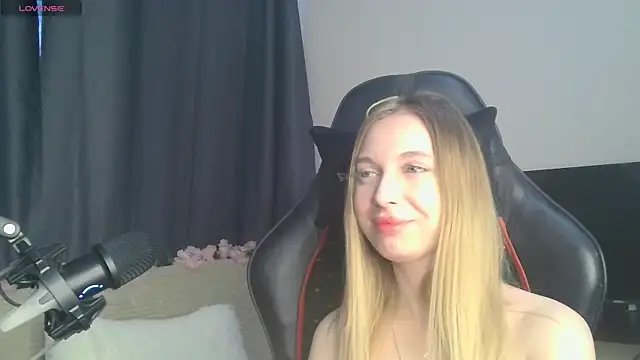 Snapshot of BabbbyFoxxx chatting on October 30, 2025, 4:36 am BabbbyFoxxx online show from October 30, 2025, 4:36 am