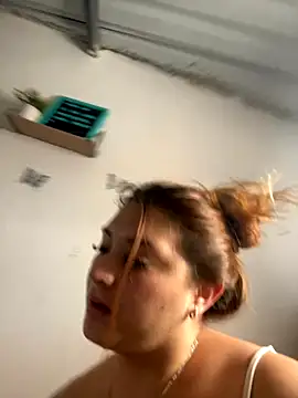 Bubblee  online show from September 20, 2025, 3:46 pm
