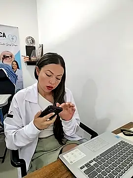 Madisson-04  online show from November 16, 2025, 12:33 pm