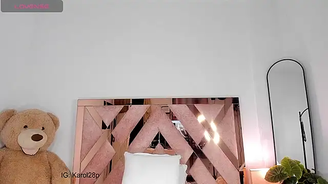 carol777p online show from November 7, 2025, 3:50 am