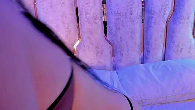 violet sm online show from October 31, 2025, 3:18 am