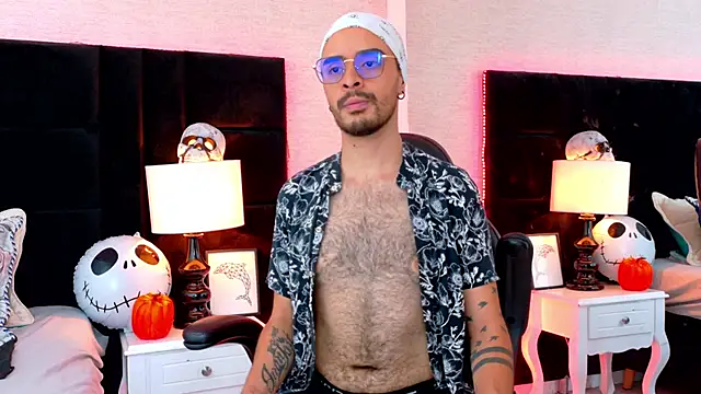 Snapshot of HairyDiamond_ chatting on October 16, 2025, 4:13 am HairyDiamond online show from October 16, 2025, 4:13 am