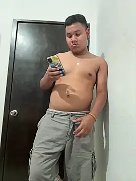 Snapshot of Danimiles chatting on March 4, 2026, 5:13 am Danimiles online show from March 4, 2026, 5:13 am