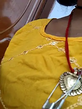 LUCKY cut online show from April 5, 2026, 2:42 am