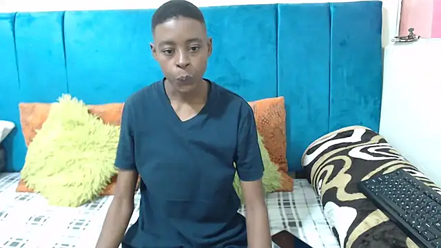 SweetSlenderChoc online show from May 31, 2026, 3:41 pm