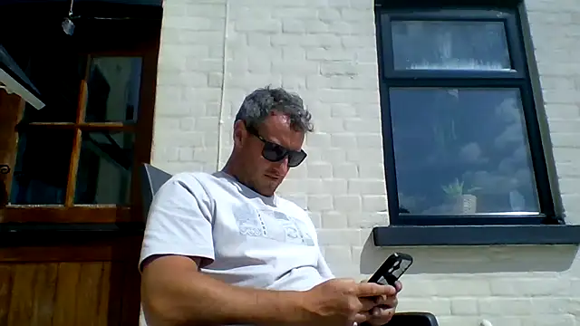 Londonlad818 online show from June 16, 2026, 2:19 pm