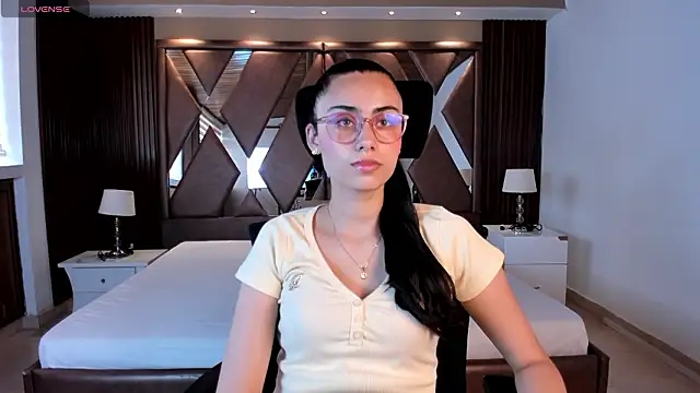 sofiapalacioss online show from March 9, 2026, 7:07 pm