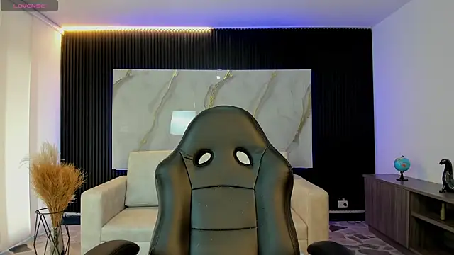 sofiapalacioss online show from April 8, 2026, 5:46 pm