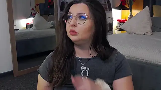 Mia Swano online show from December 14, 2025, 2:06 am