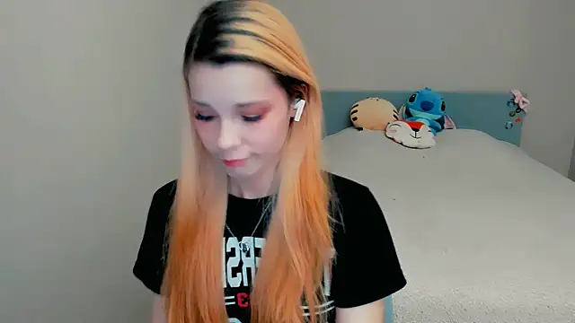 Kitten Alissa online show from October 13, 2025, 7:14 pm