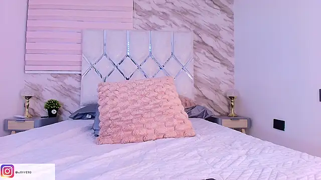 collet 1 online show from April 16, 2026, 12:39 pm