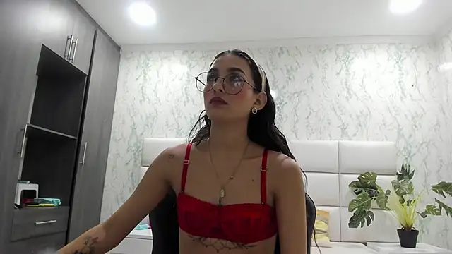 ValerySkinnyy online show from October 20, 2025, 3:40 am