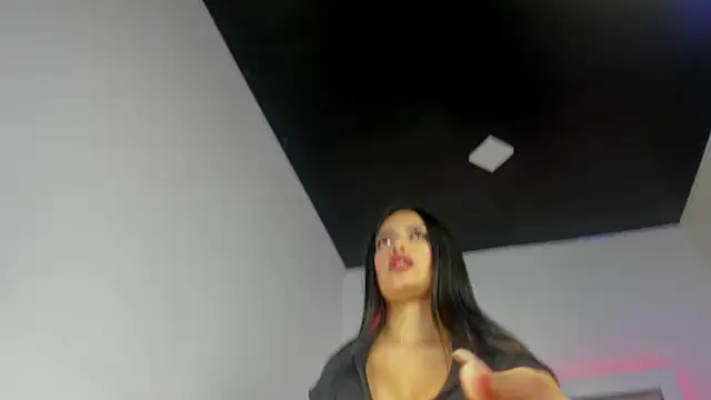 Snapshot of Miss__pretty chatting on December 16, 2025, 3:33 am Miss pretty online show from December 16, 2025, 3:33 am