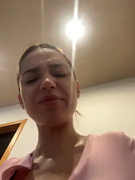 ItalianGirl online show from October 25, 2025, 2:46 pm