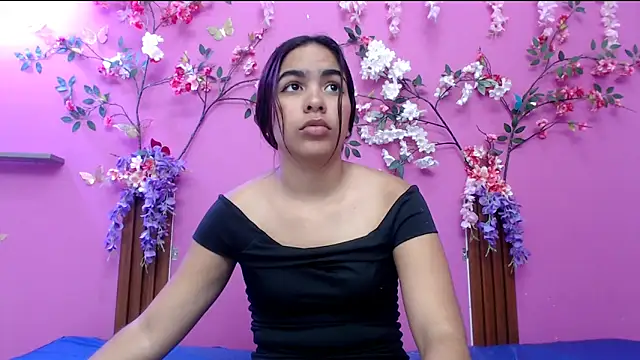 skinnysofia18 online show from May 30, 2026, 2:14 pm