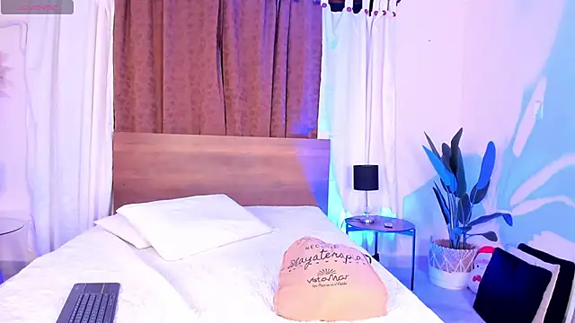 ViolettGomez 93 online show from April 19, 2026, 5:07 am