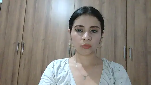 ValerieLove  online show from November 12, 2025, 7:57 pm