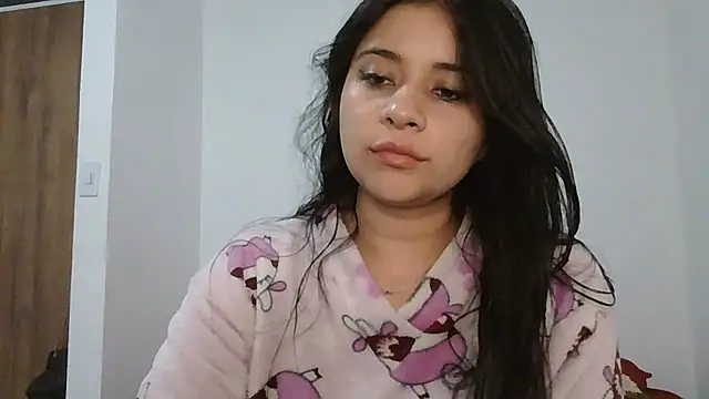 ValerieLove  online show from January 11, 2026, 11:43 pm