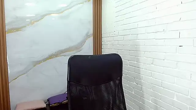 Penelopee Rouse online show from December 14, 2025, 7:29 pm