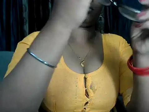 Snapshot of DearKimmi chatting on February 13, 2025, 4:22 am DearKimmi online show from February 13, 2025, 4:22 am