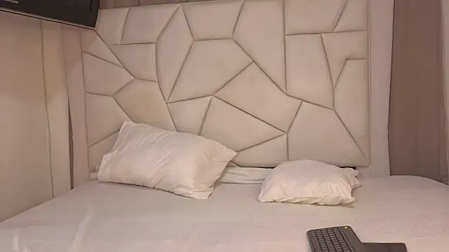 Paulaboterom online show from November 3, 2025, 7:15 pm