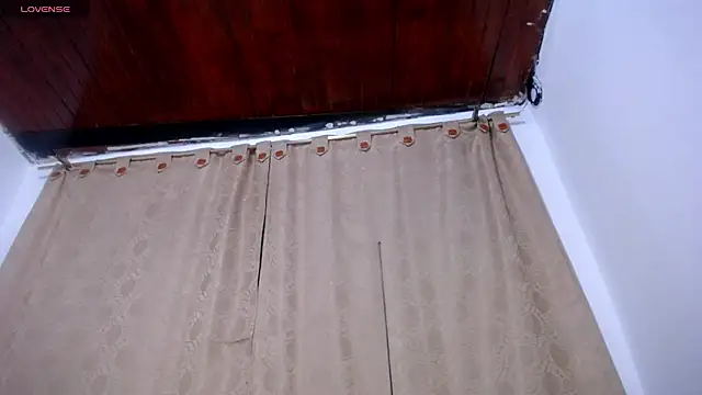 DaraKat18 online show from April 18, 2026, 10:54 pm