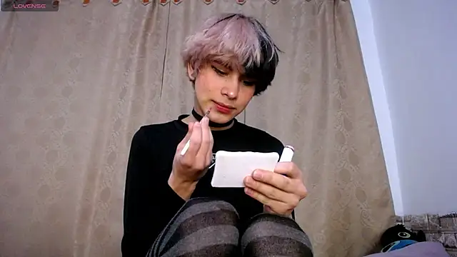 DaraKat18 online show from April 21, 2026, 2:04 am