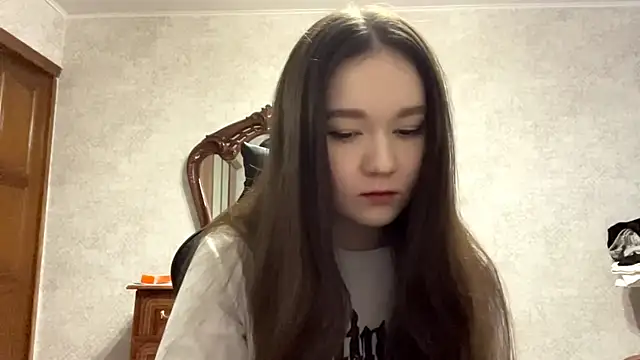 Pikmigirl18 online show from September 22, 2025, 1:24 pm