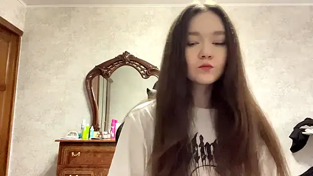 Pikmigirl18 online show from September 26, 2025, 11:58 am