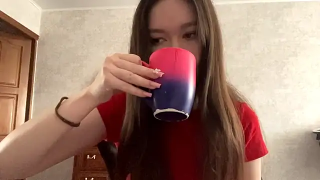 Pikmigirl18 online show from October 6, 2025, 9:29 am