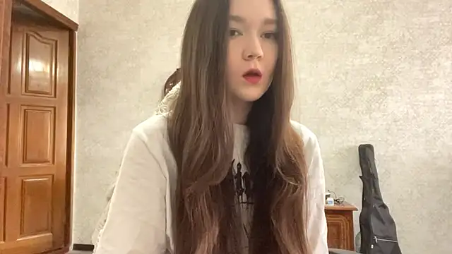 Pikmigirl18 online show from October 7, 2025, 9:17 am