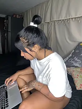 Snapshot of NoirandLia chatting on September 15, 2025, 3:06 am NoirandLia online show from September 15, 2025, 3:06 am